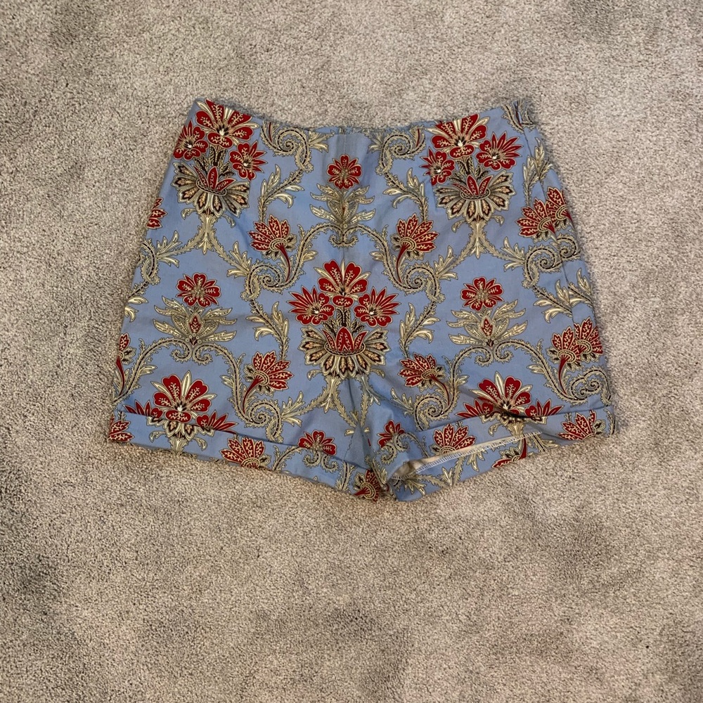 Blue high waisted floral cuffed shorts